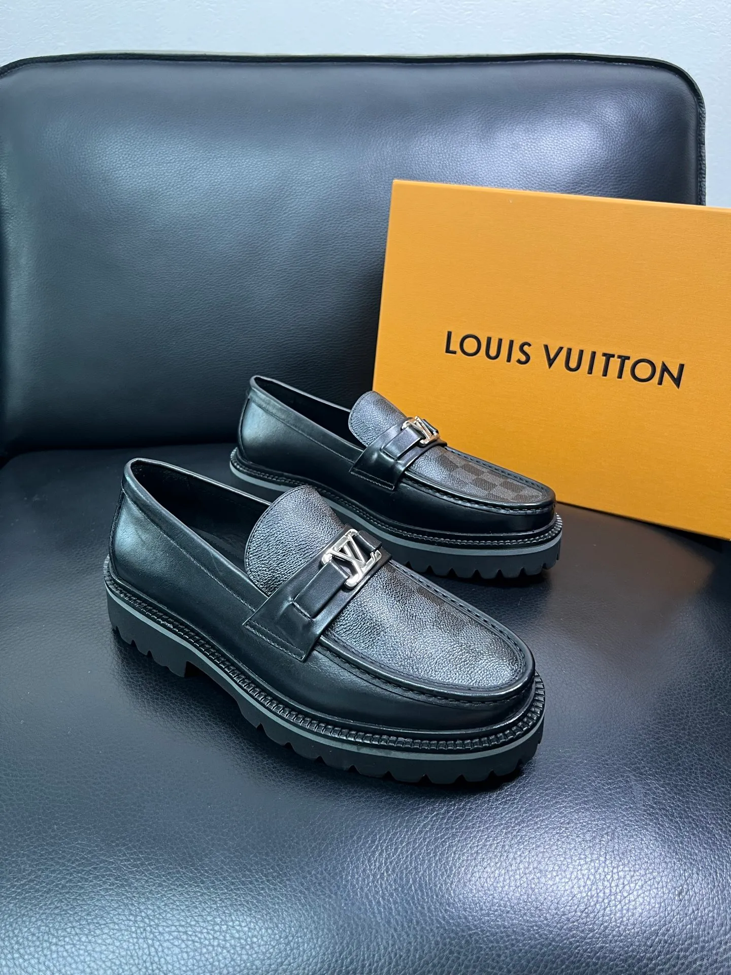 Men's shoes 💰780 Lv top purchasing Louis Vuitton leather shoes counter synchronization, uppers imported from Italy, imported water-dyed cowhide lining, soles: original soles specially provided by the original factory, original factory follow-up goods, high quality, welcome to compare, code number 38-44 (customized 45) 85842